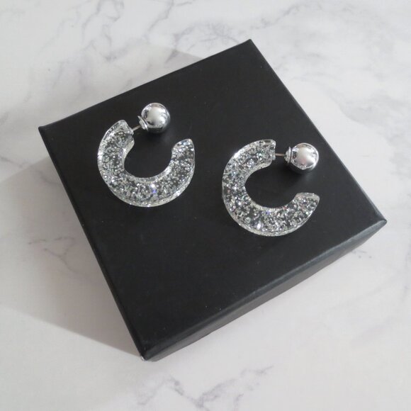 NWT Simons Clear Pretty Sparkly Confetti Resin and Silver Glitte Hoop Earrings - Picture 1 of 4